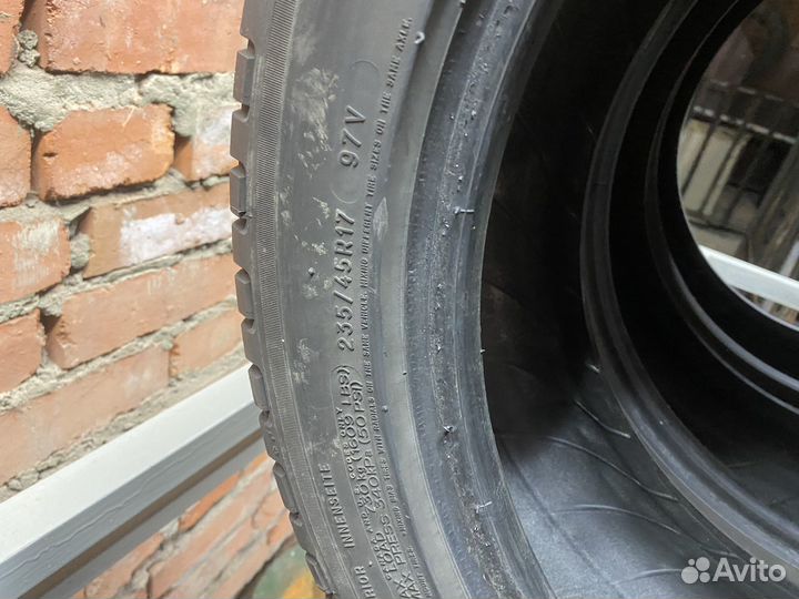 Michelin Pilot Alpin PA4 235/45 R17 97V