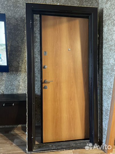 Дверь входная металлическая бу
