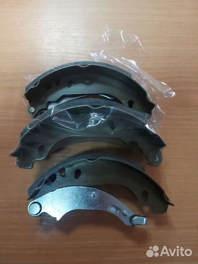 Тормозные колодки задние Рено Логан 180мм. Новые