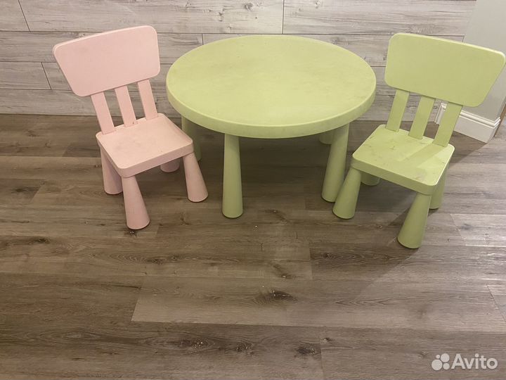Детский стол IKEA и 2 стула