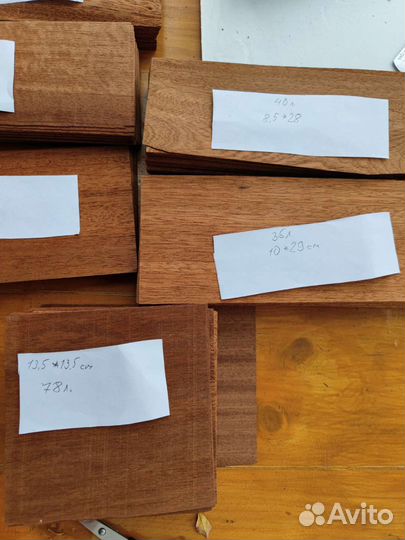 Шпон красного дерева и эбеновое дерево