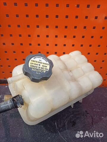 Расширительный бачок Кадиллак Эскалейд