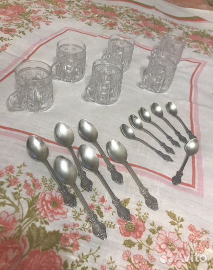 Хрустальные бокалы, мельхиоровые ложки