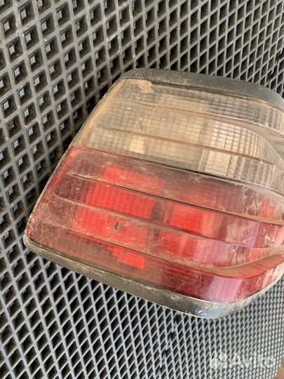Задний фонарь левый Mercedes Benz W124