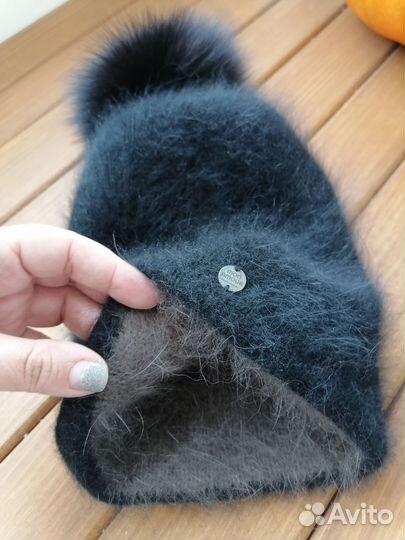 Шапка из ангоры с помпоном