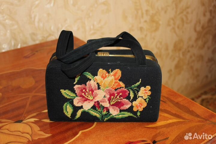 Винтажная. Вышивка по замше. Китайская театральная