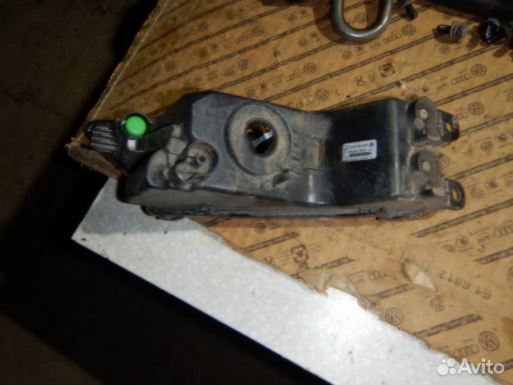 Фара противотуманная правая Volkswagen Tiguan 2