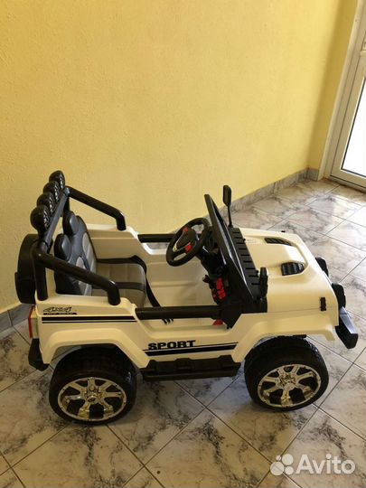 Машина для детей на аккумуляторе