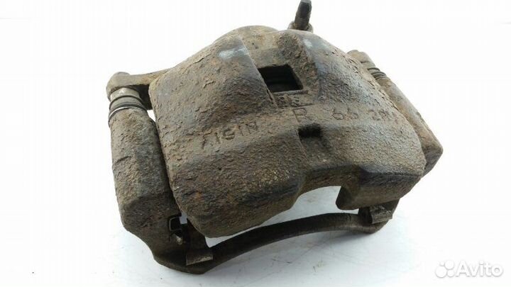 Суппорт передний правый Toyota Hiace LXH12 2LT