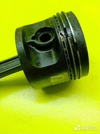 Поршень с шатуном Volkswagen Passat B3 KR 1989