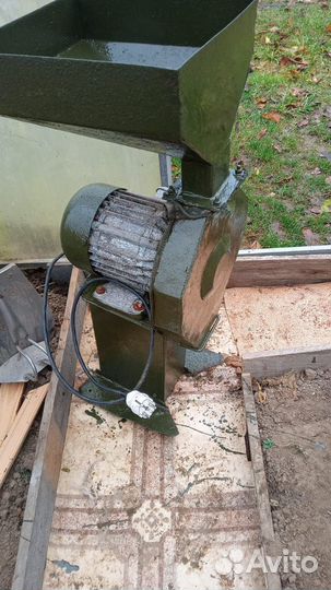 Зернодробилка