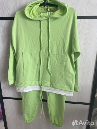 Спортивный костюм женский