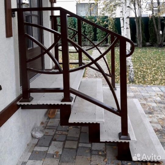 Лестница уличная. Крыльцо