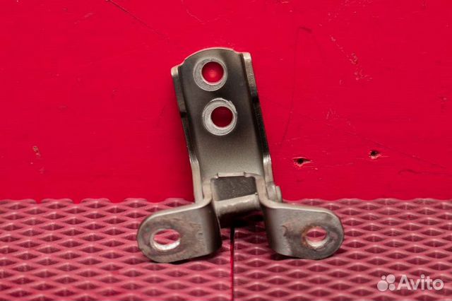 Петля двери левая Toyota Land Cruiser 200 1VD 2015