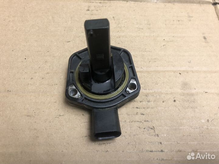 Датчик уровня масла Volkswagen Tiguan 08-17