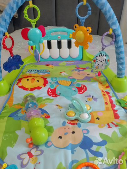 Развивающий коврик Fisher price с пианино