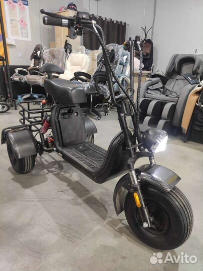 Электроскутер трёхколёсный