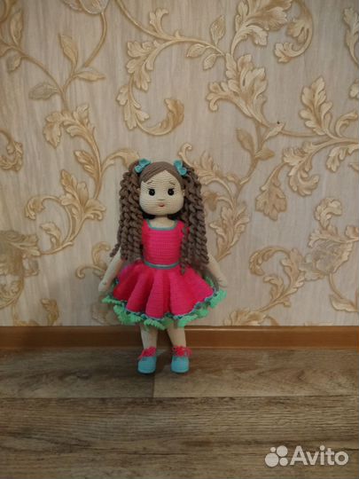 Вязаная кукла ручной работы