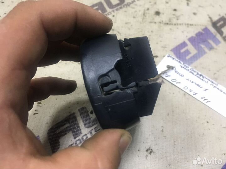 Дефлектор воздушный центр. правый Рено Меган 1