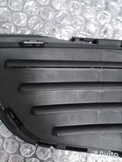Решетка бампера правая Mercedes w205 AMG новая
