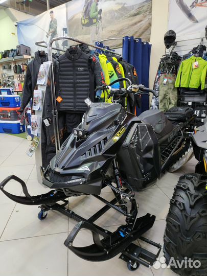 Снегоход Ski-doo Summit X T3