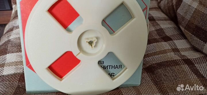 Магнитная лента катушки с записью