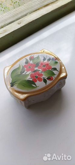 Шкатулка фарфоровая