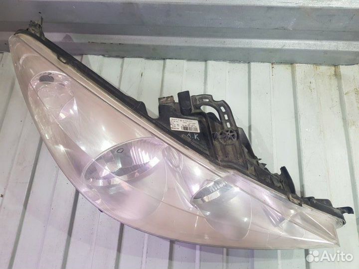 Фара правая Peugeot 207 2006-2011