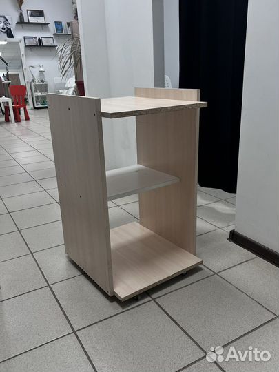 Этажерка на колесиках