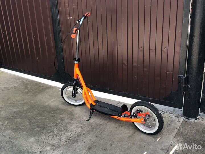 Самокат,проктичный,удобный в отличном состоянии