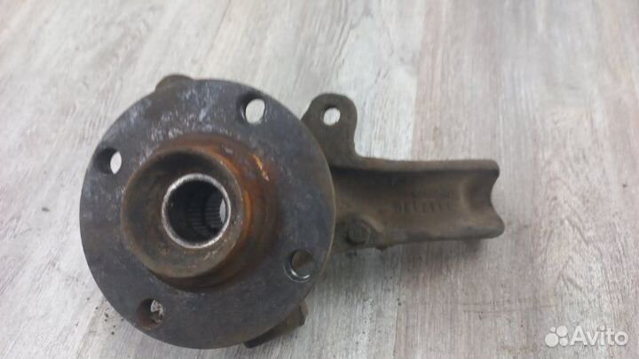 Кулак поворотный передний правый Audi 80 B3 1993