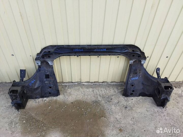 Балка поперечная передняя Land Rover Range Rover