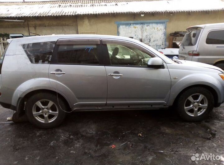 Дворники передние Mitsubishi Outlander CW4W 4B12