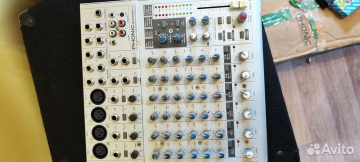 Микшерный пульт Phonic helix board 12