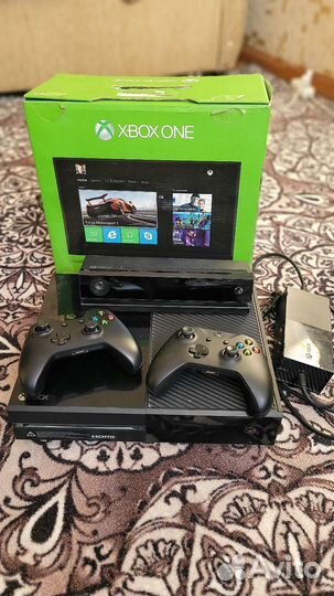 Xbox One+Kinect +два оригинальных джостика