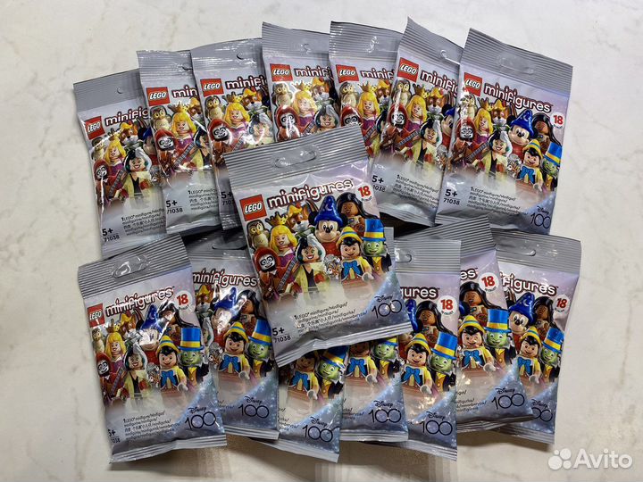 Lego minifigures 71038