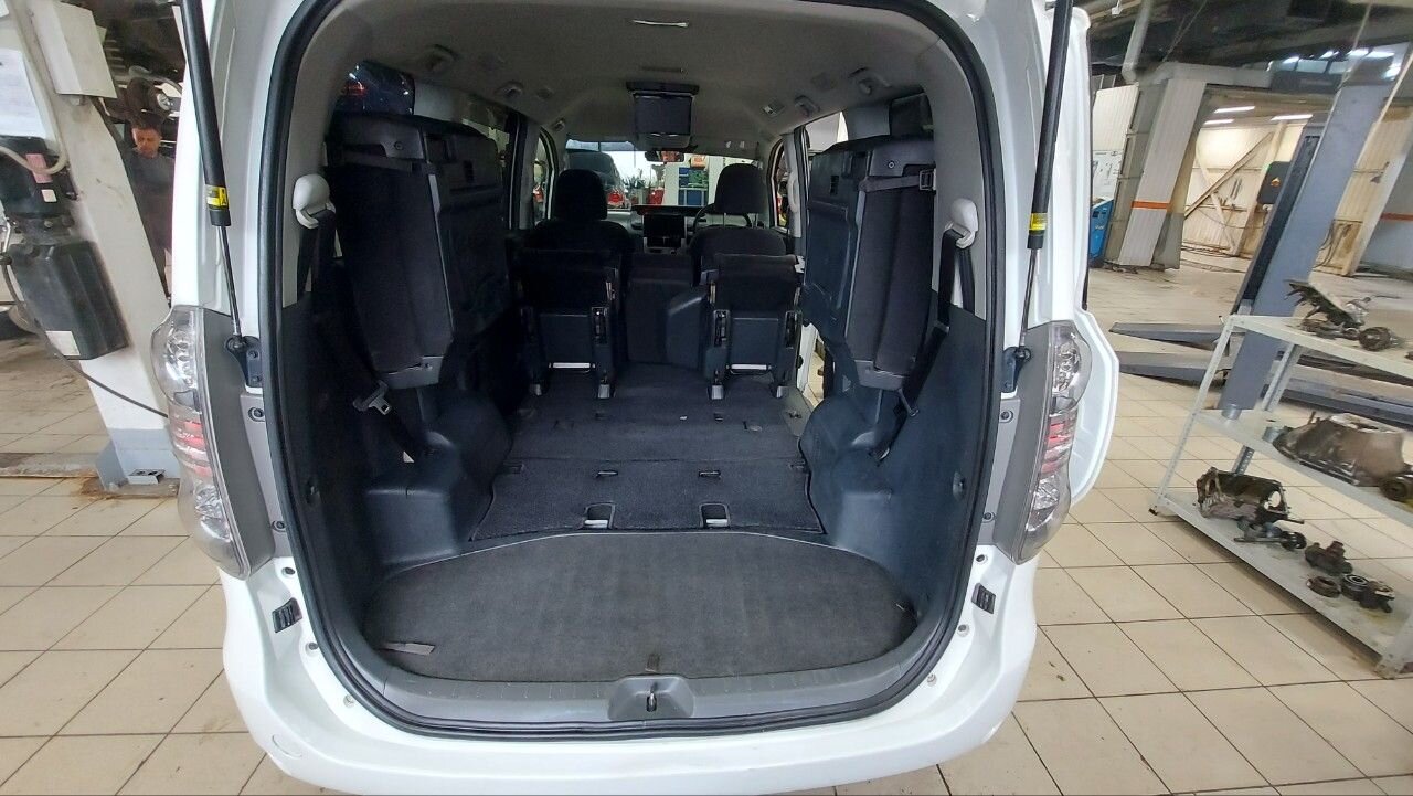 Toyota Voxy: фото из отзыва