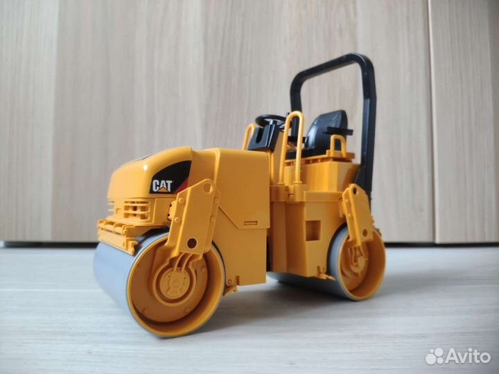 Bruder каток двухвальцовый CAT