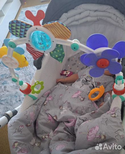 Дуга с игрушками