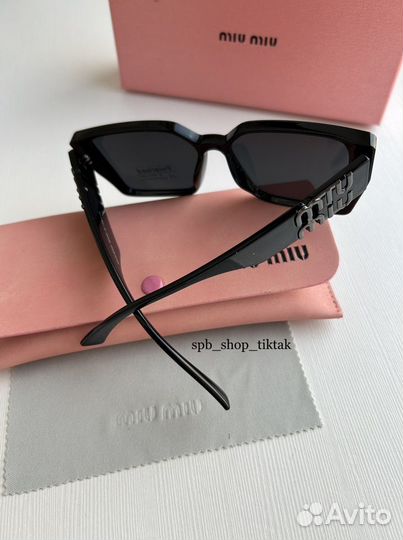 Солнцезащитные очки Miu Miu black