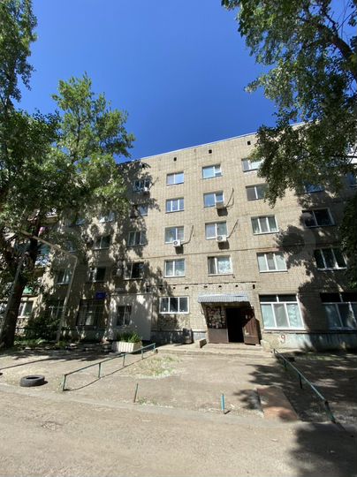 Комната 13 м² в > 9-к., 2/5 эт.