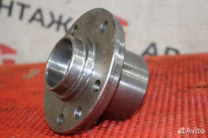 Ступица в сборе задняя Volkswagen Transporter