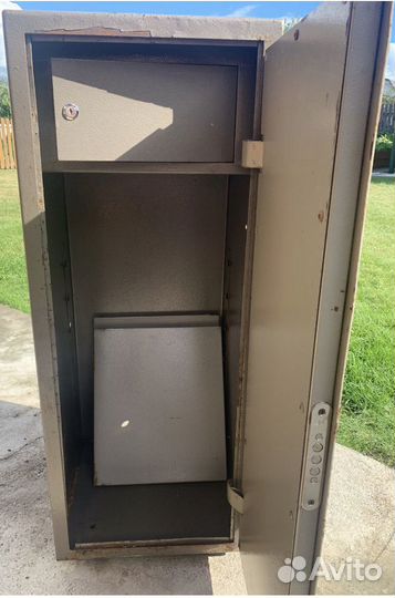 Сейф металлический