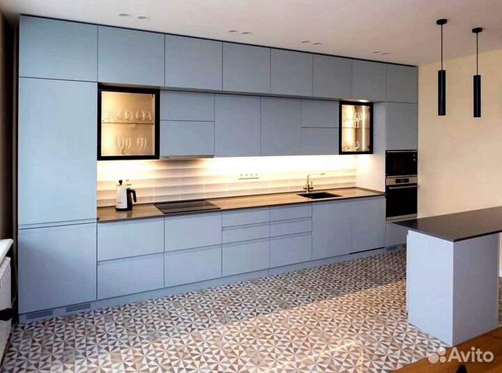 Кухонный гарнитур в современном стиле на заказ