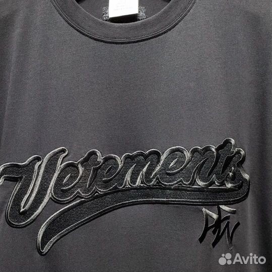 Женская футболка Vetements