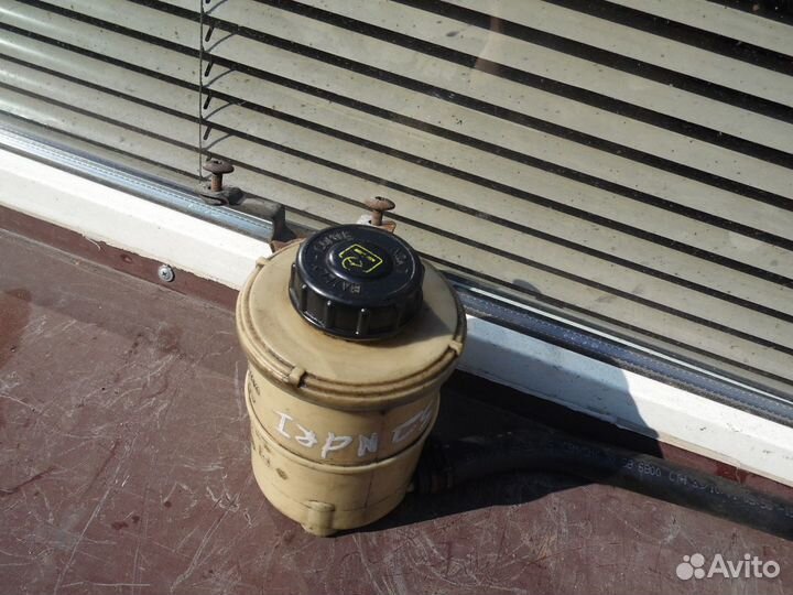 Бачок тормозной жидкости Рено Логан Сандеро 1