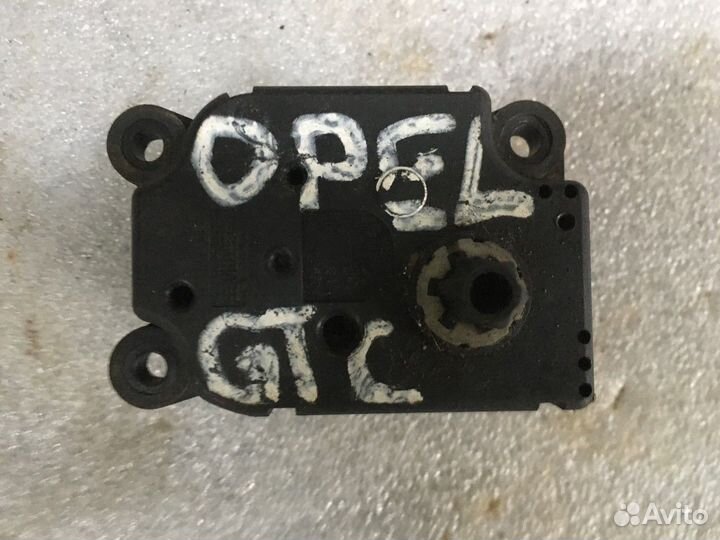 Моторчик привода заслонок отопителя (Opel Astra)