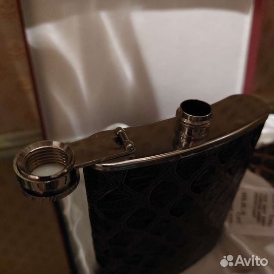 Подарочный набор - фляга, портсигар