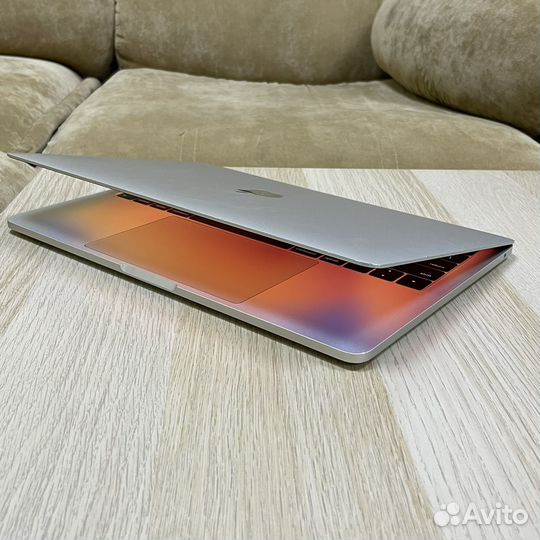MacBook Pro 13 2017 i5/8/256gb (1 цикл)