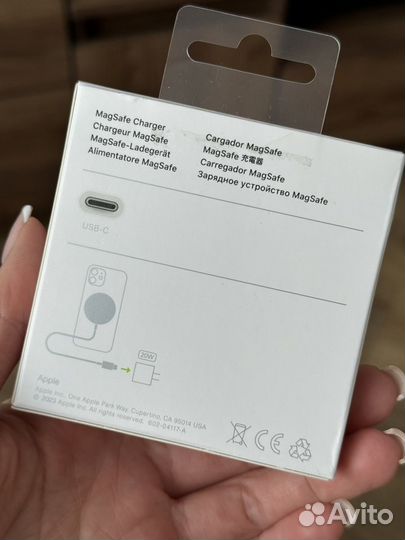 Беспроводное зарядное устройство MagSafe Charger